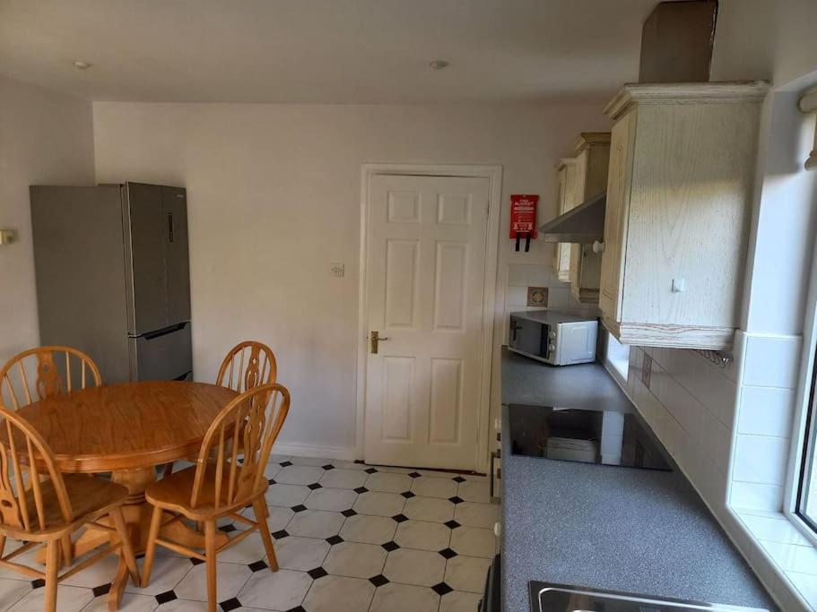 Large 4Bed Available Long-Term In Letterkenny Villa Exterior foto