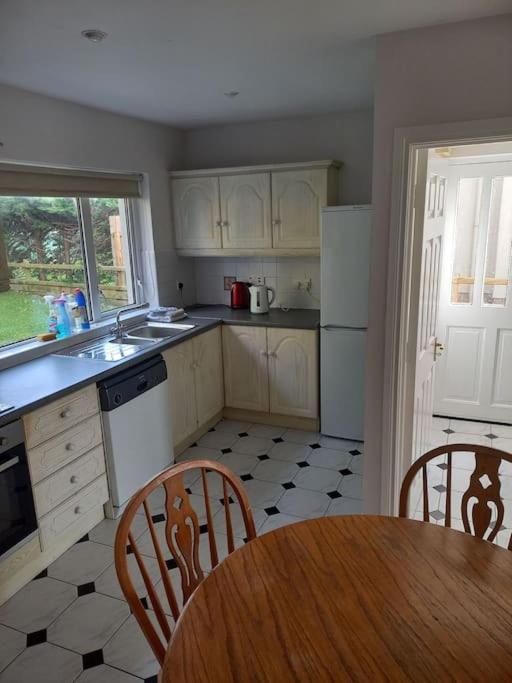 Large 4Bed Available Long-Term In Letterkenny Villa Exterior foto